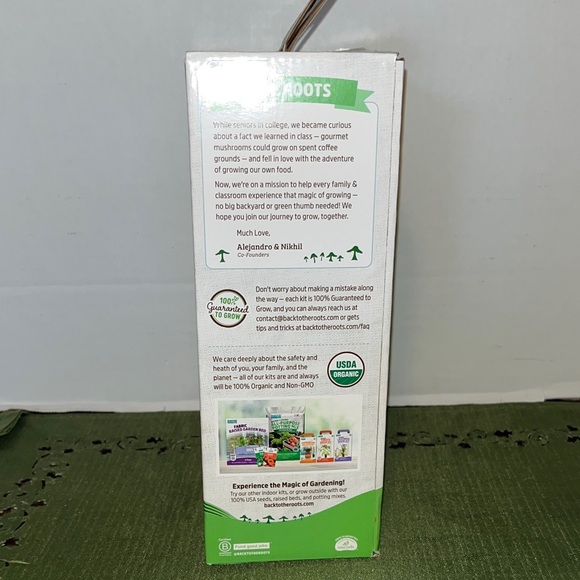 Back to the roots Organic Mushroom Grow Kit - Green and White - Picture 4 of 4